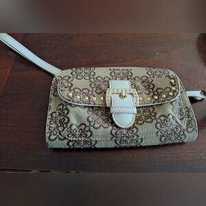 Kathy Van Zeeland Elegant Floral Patterned Tan and White Women's Wristlet
